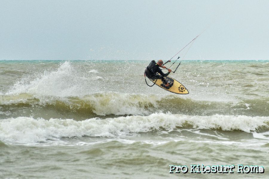 Pro Kitesurf Roma Test Slingshot Tyran Kiteboard 2013 3730