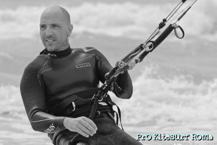 Pro Kitesurf Roma Test Slingshot Tyran Kiteboard 2013 3756