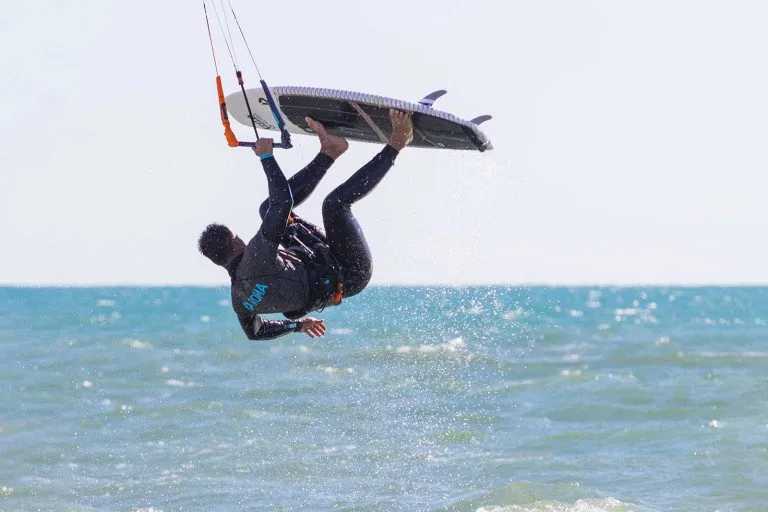 Kitesurf disciplina del freestyle strapless-2