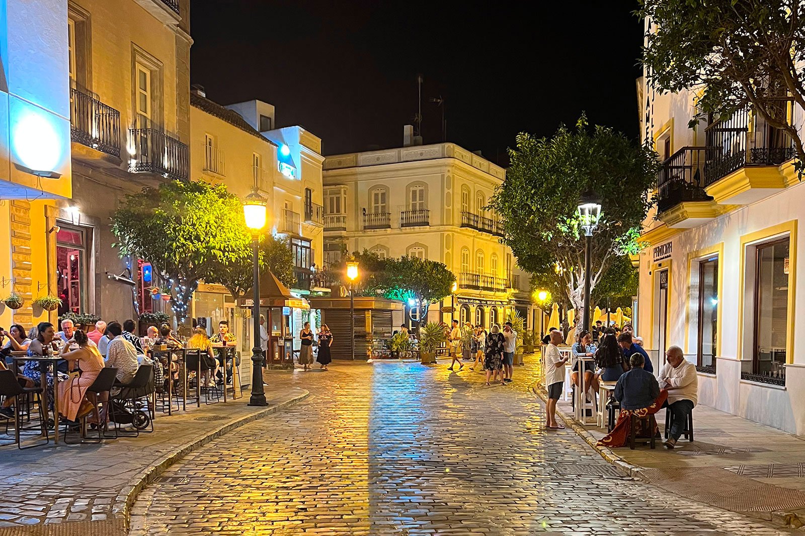 Tarifa Paese di sera